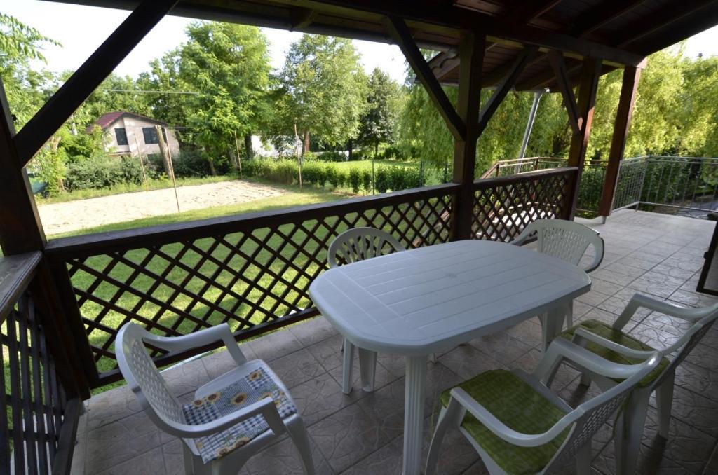 Tobo House Along The River Danube Radvan nad Dunajom ภายนอก รูปภาพ