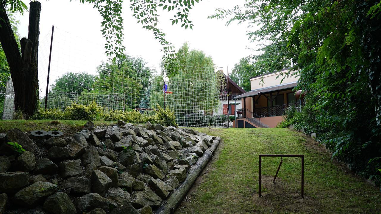 Tobo House Along The River Danube Radvan nad Dunajom ภายนอก รูปภาพ